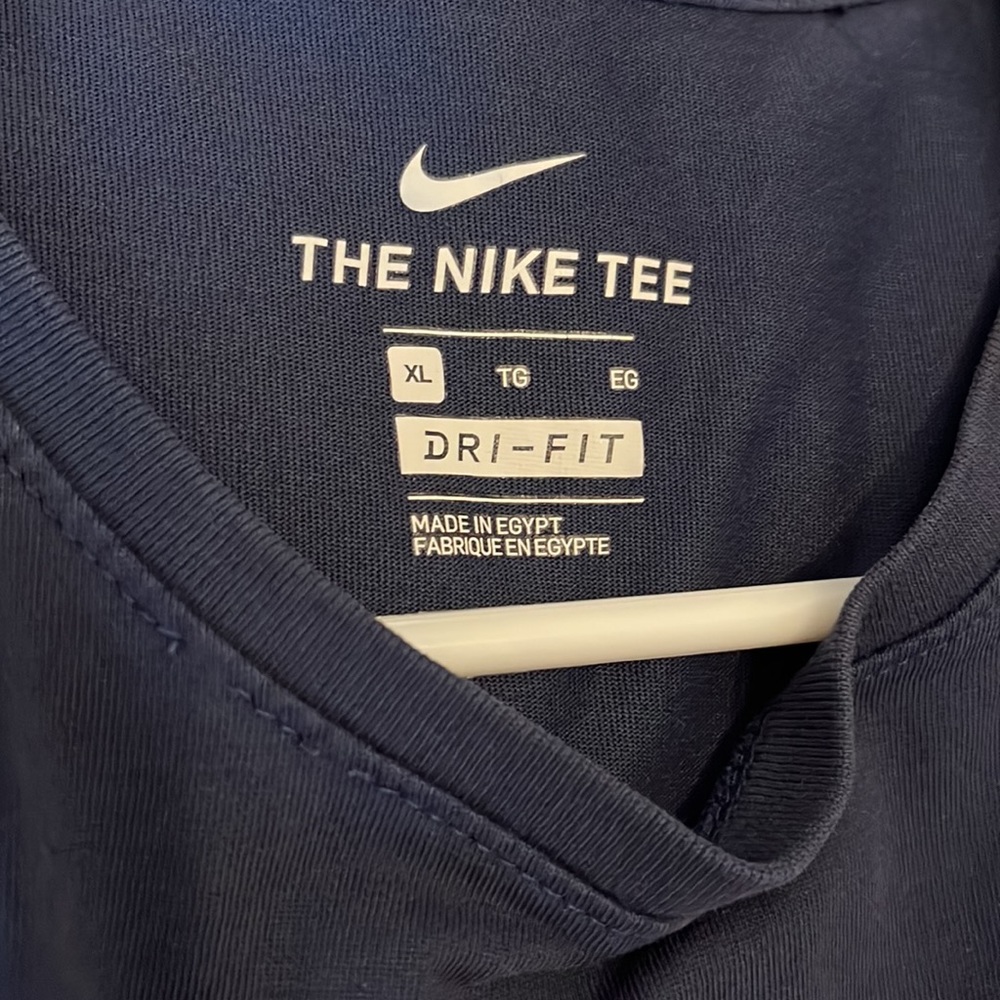 Nike tee - Picture 3 of 4